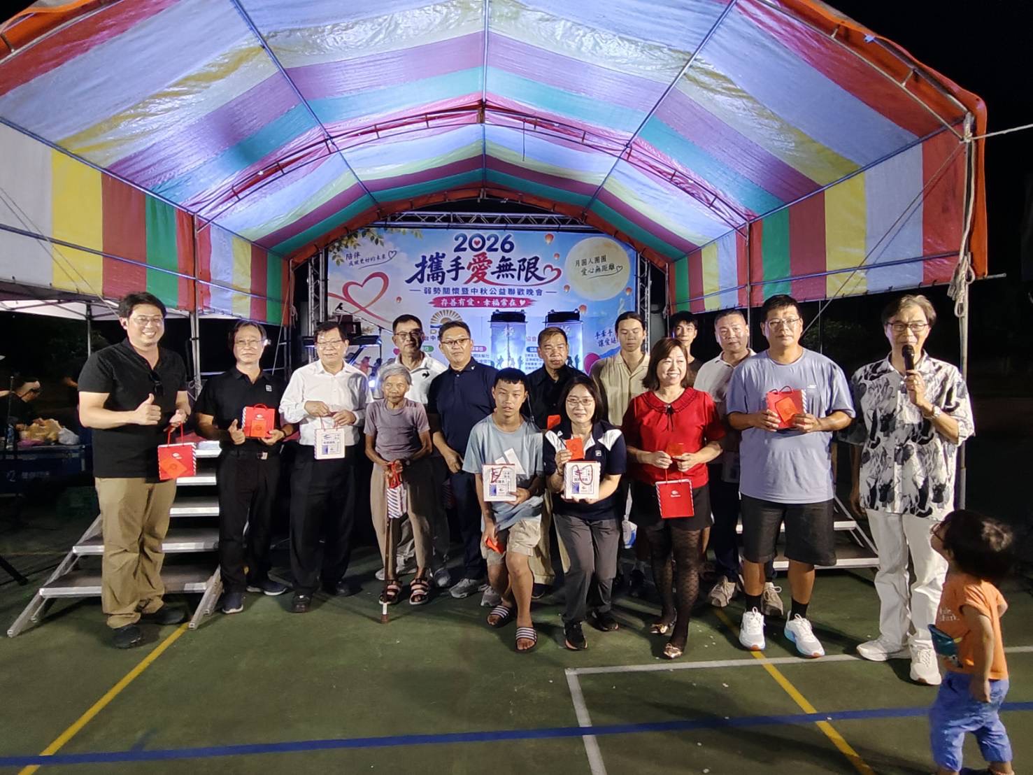 佳節祝福合影