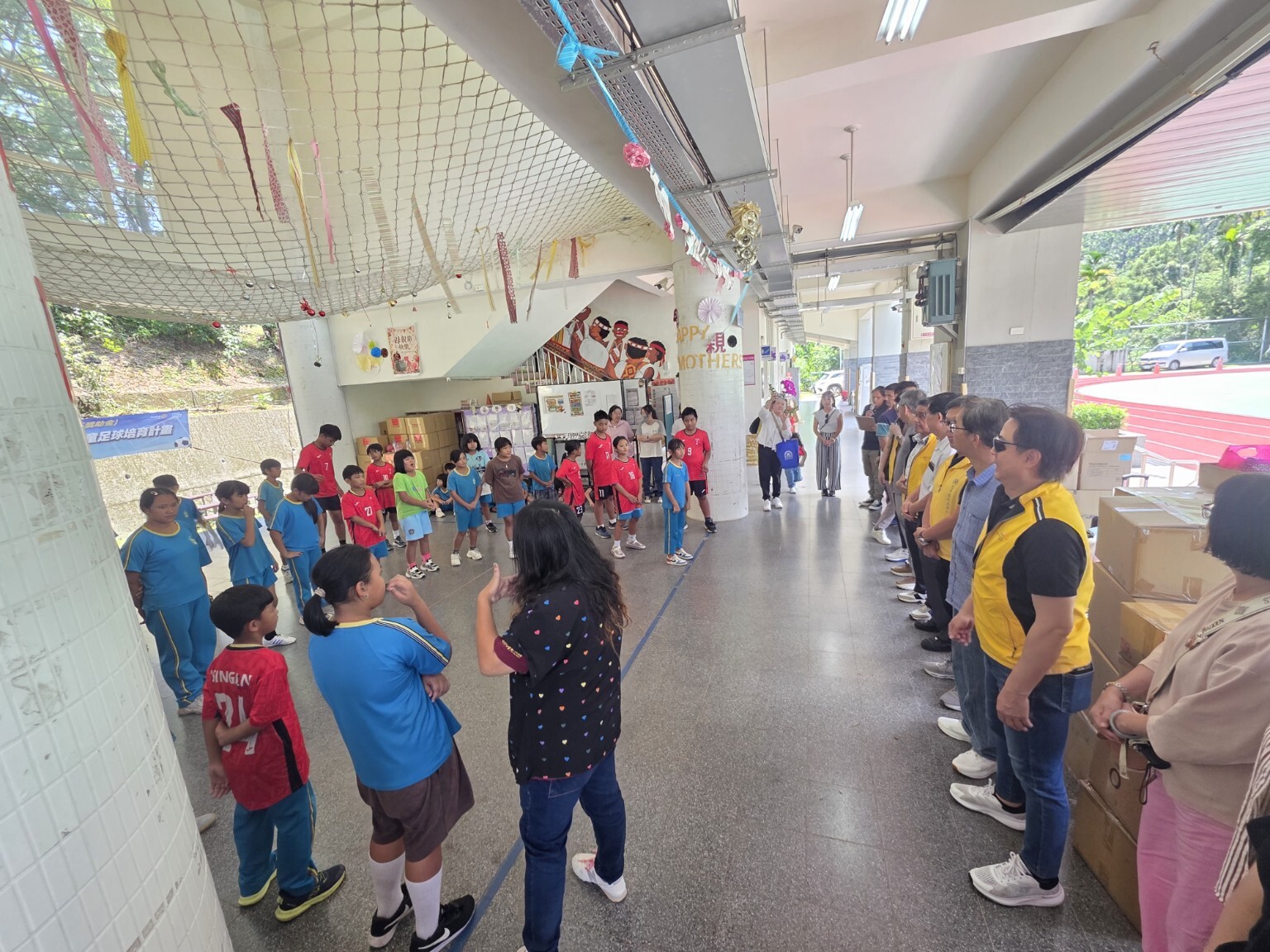 相聚校園｜孩子與參與者在開放的校園空間相見